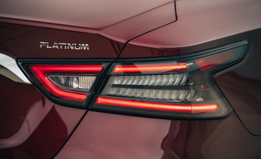Детали экстерьера Nissan Maxima Platinum 2018 года  (фото 33 из 40)